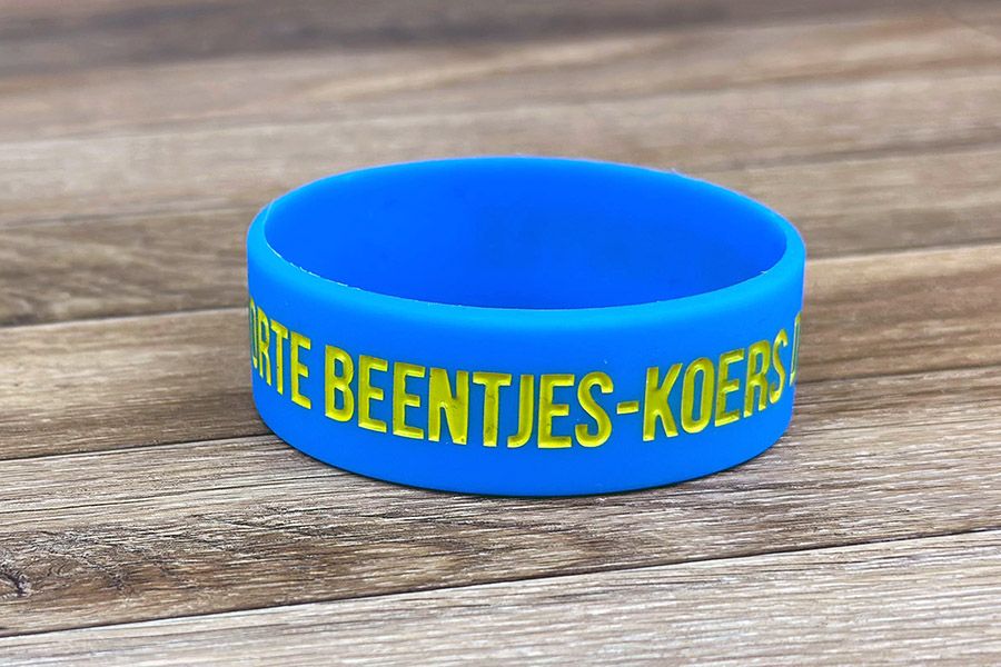 brede siliconen polsbandjes van 20mm breed met gegraveerd + opgevuld ontwerp